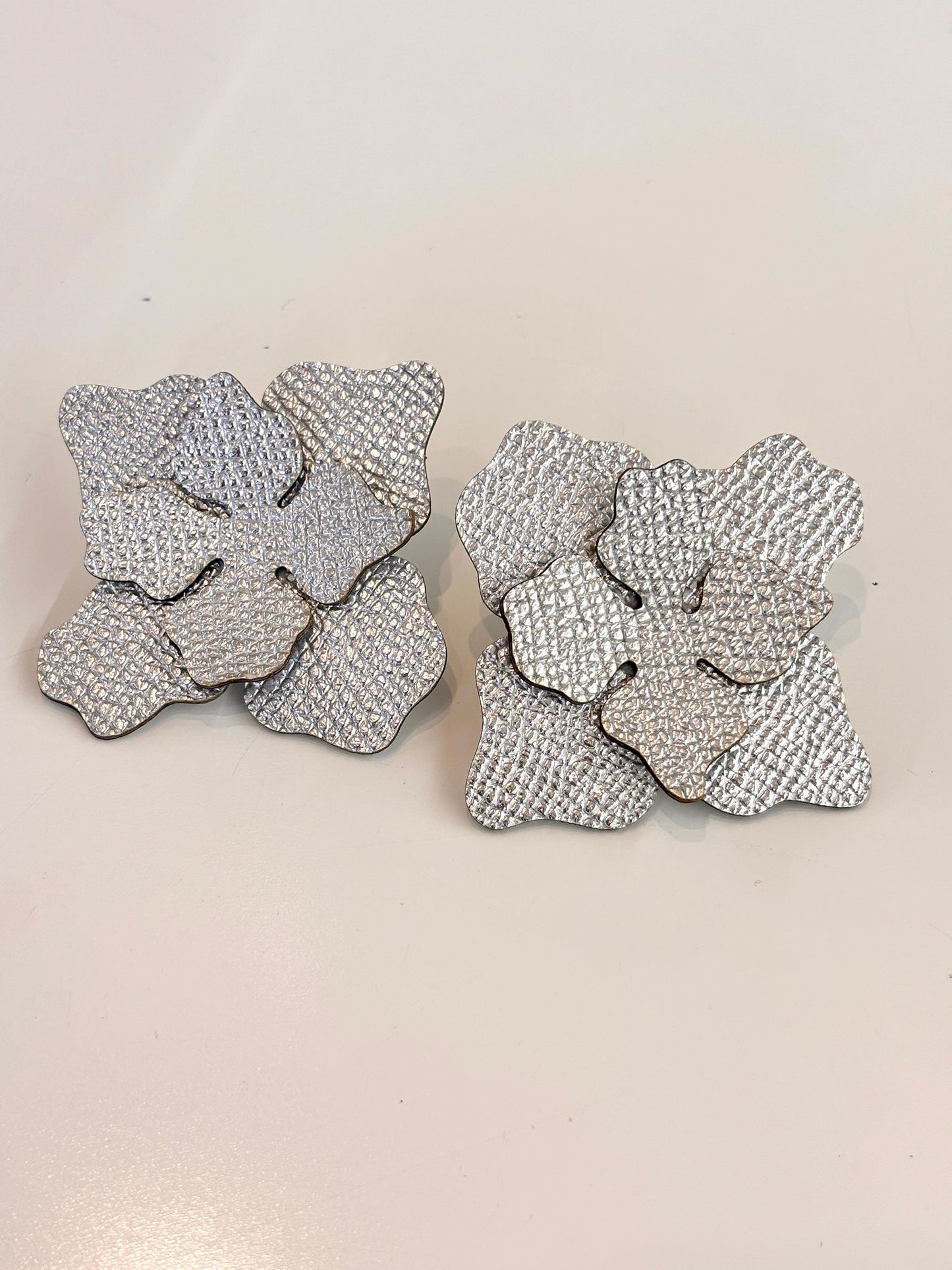 Orecchini FIORE - Argento Martellato