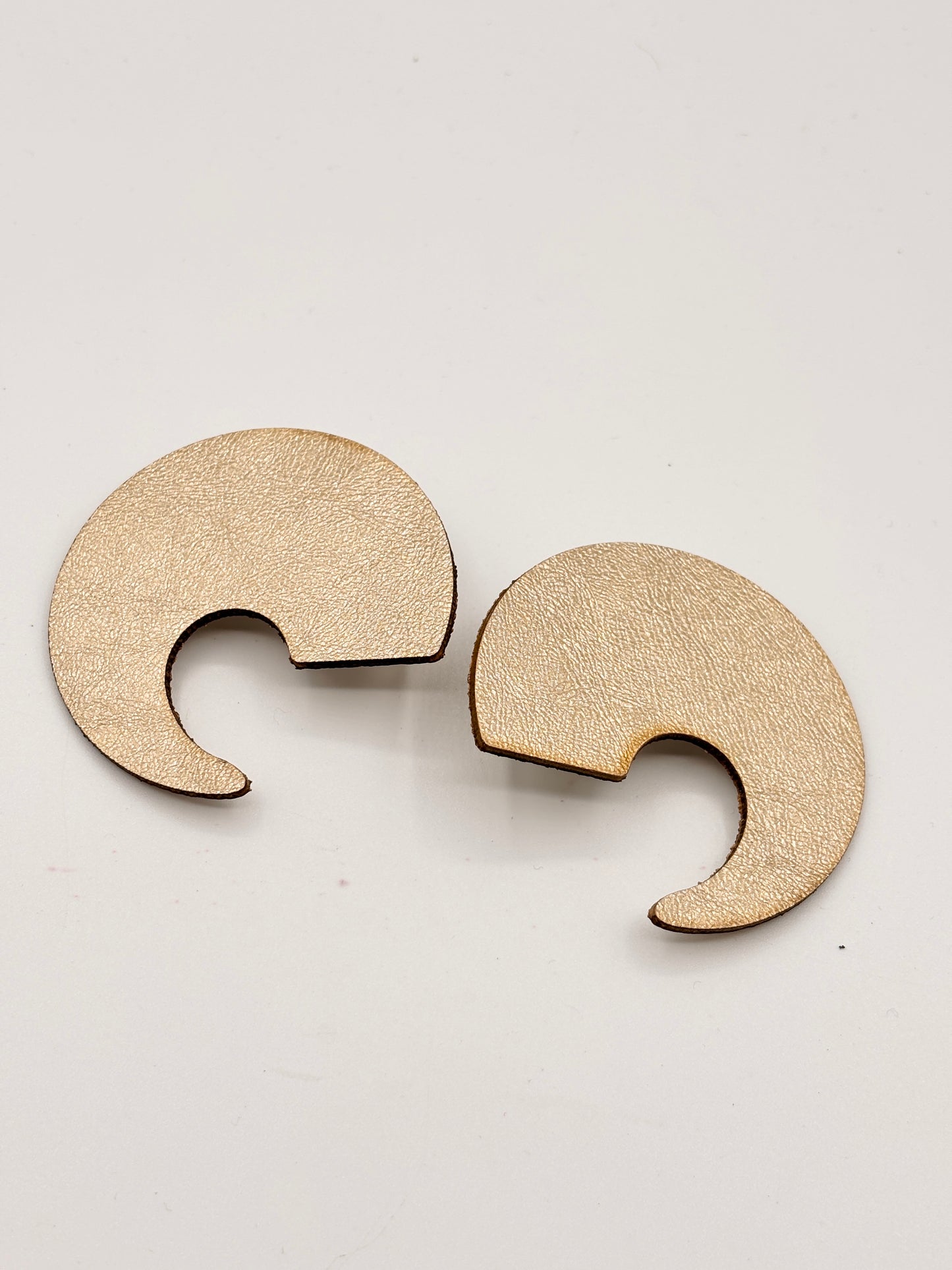 OVAL EARRINGS - Tiffany Green