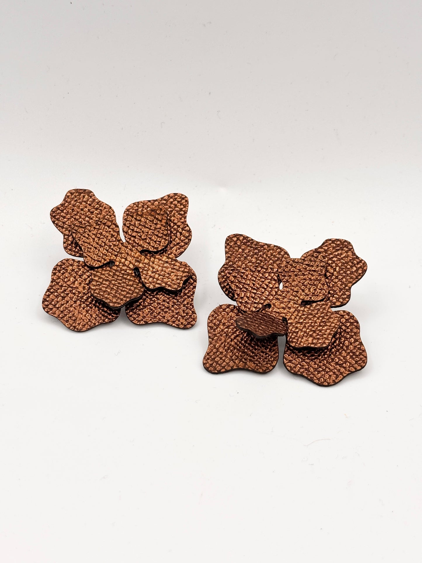 PETAL EARRINGS - Black