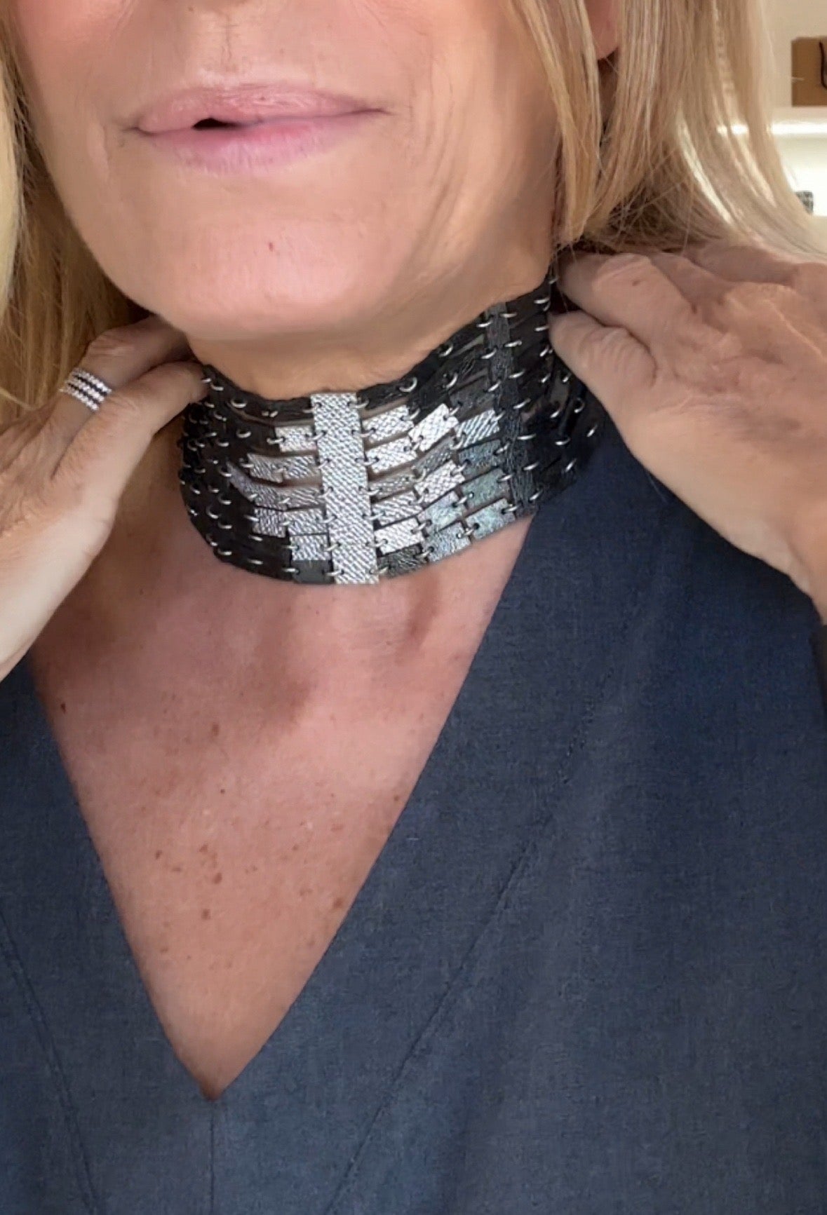 Collana FRAMMENTI DOUBLE con inserto rombo argento martellato - Grigio Antracite Cangiante