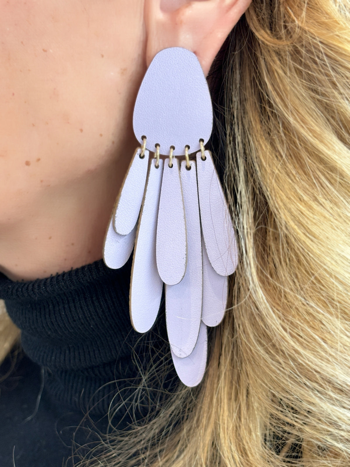 TUFT EARRINGS - Lilac