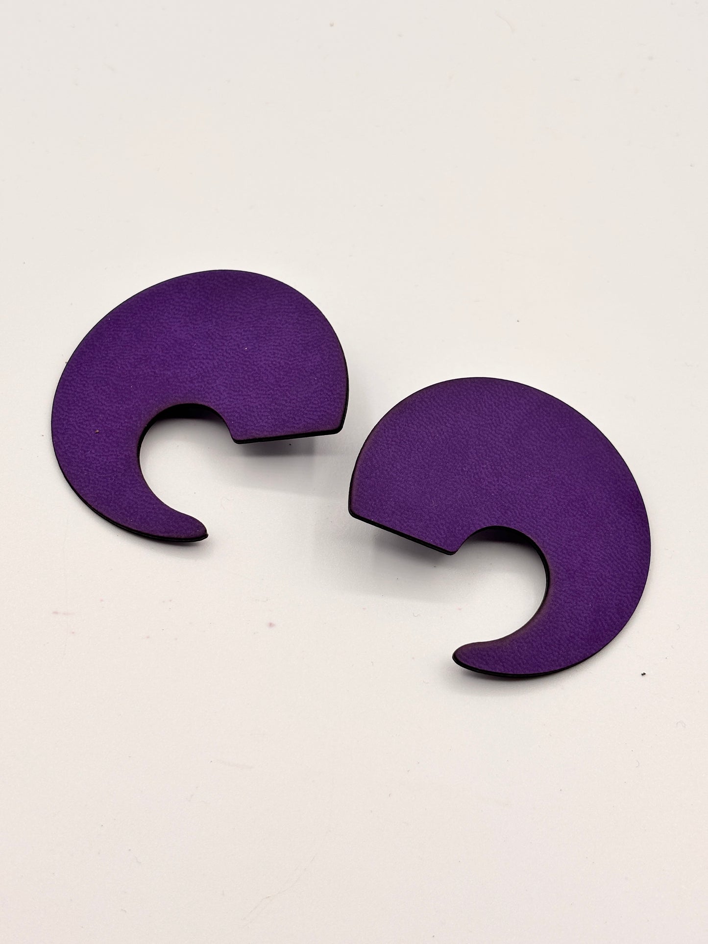 Orecchini VIRGOLA - Viola Mat