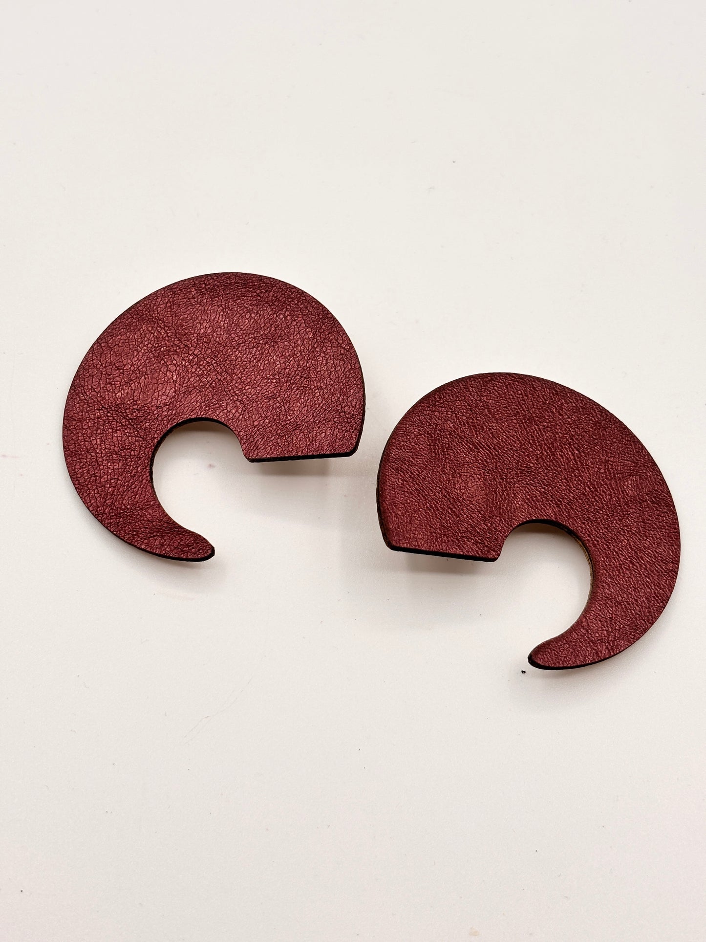 Orecchini VIRGOLA - Burgundy Cangiante