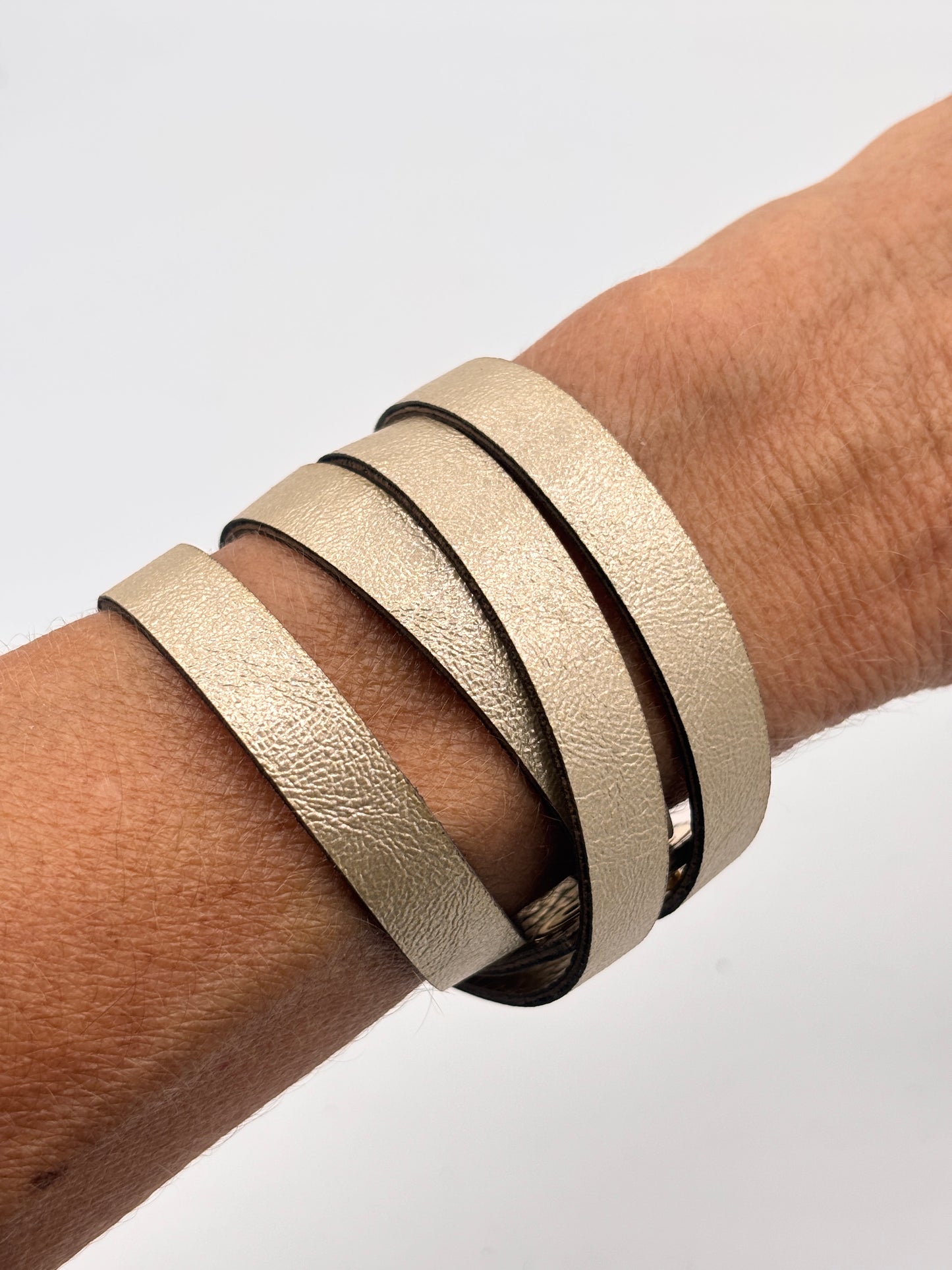 Infinity Bracelet - Black Reptile Mat