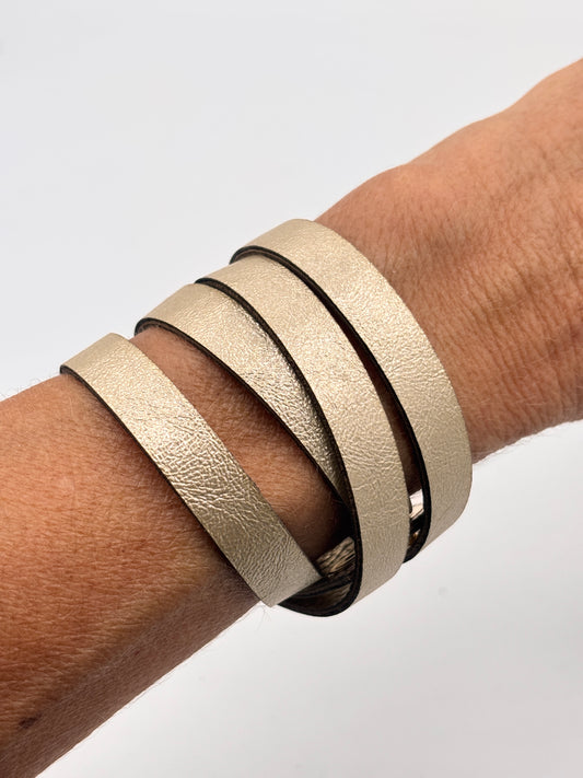 Infinity Bracelet - Black Reptile Mat