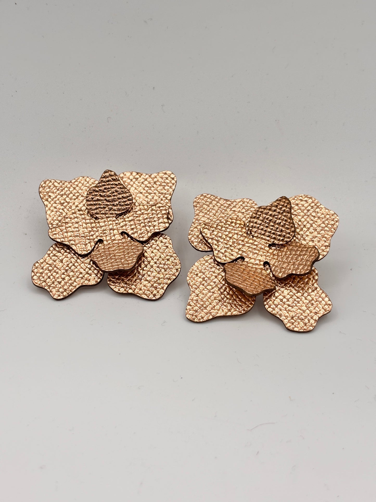 Orecchini FIORE - Oro Rosa Martellato