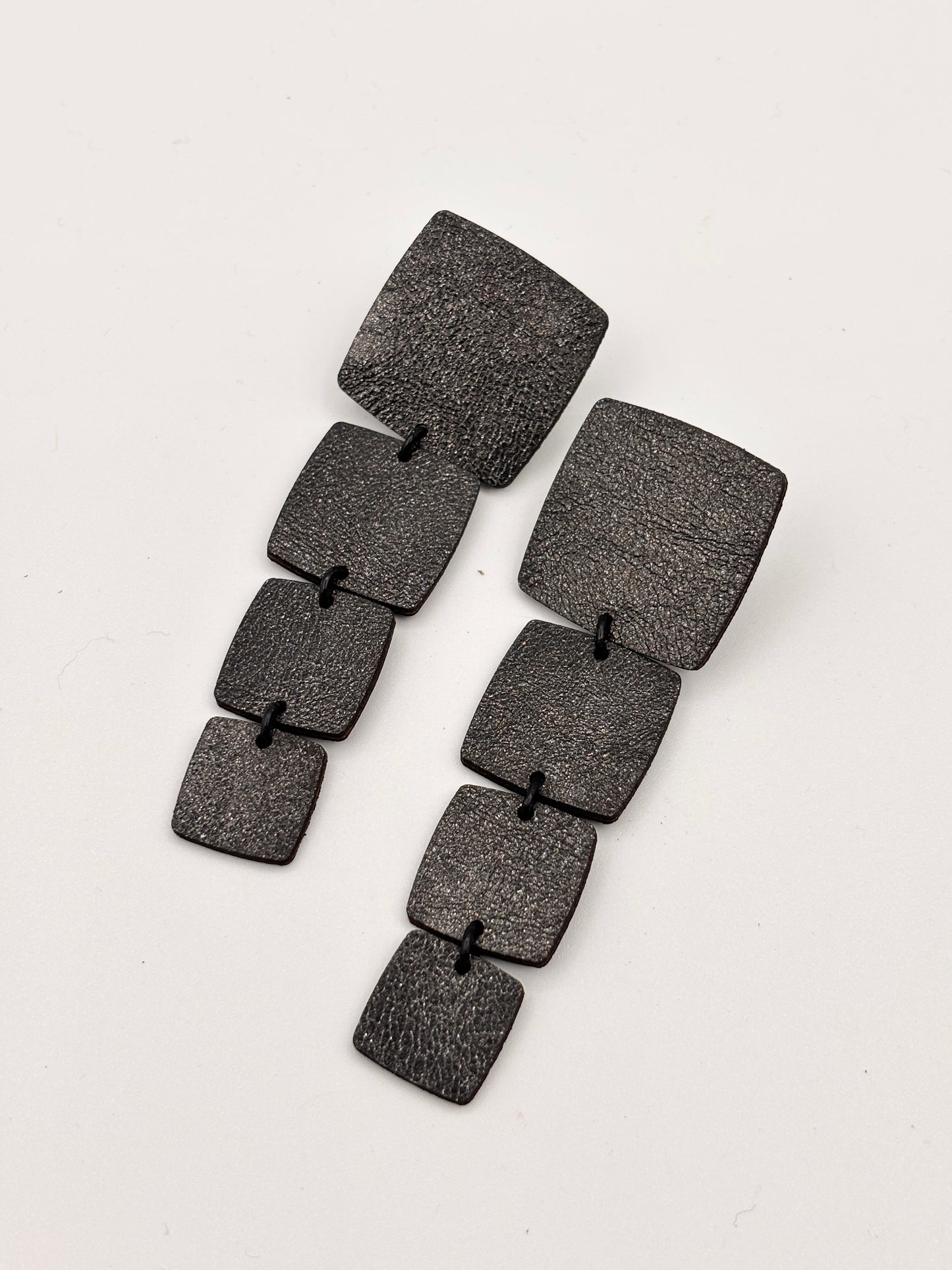 RECTANGLE EARRINGS - Matte Reptile Black