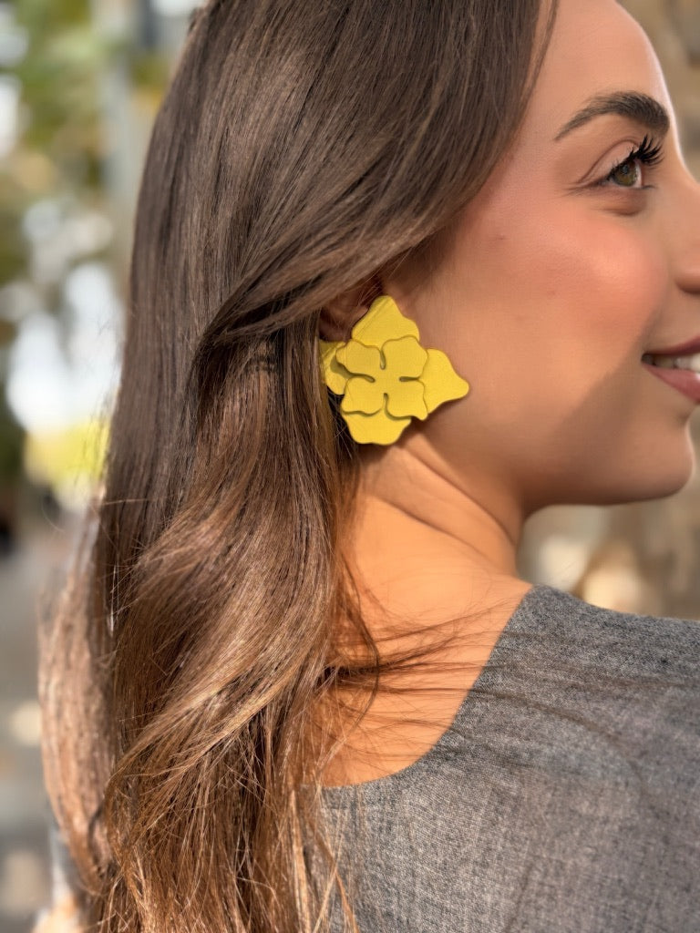 PETAL EARRINGS - Black