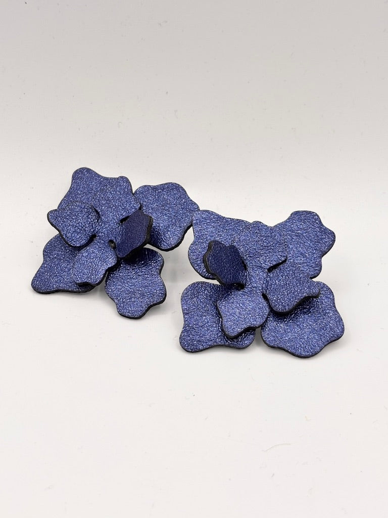 PETAL EARRINGS - Black