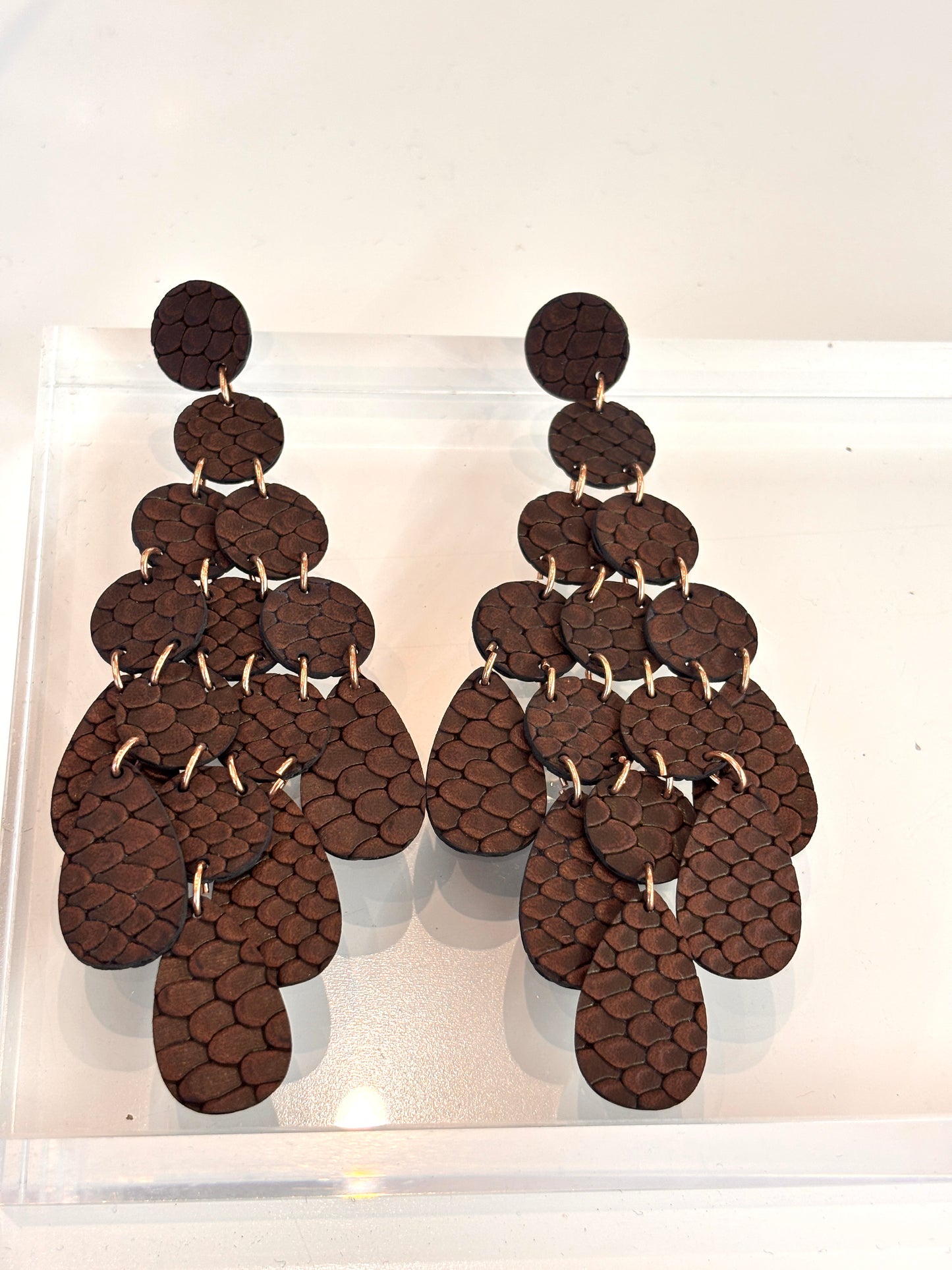 CHANDELIER EARRINGS - Wine