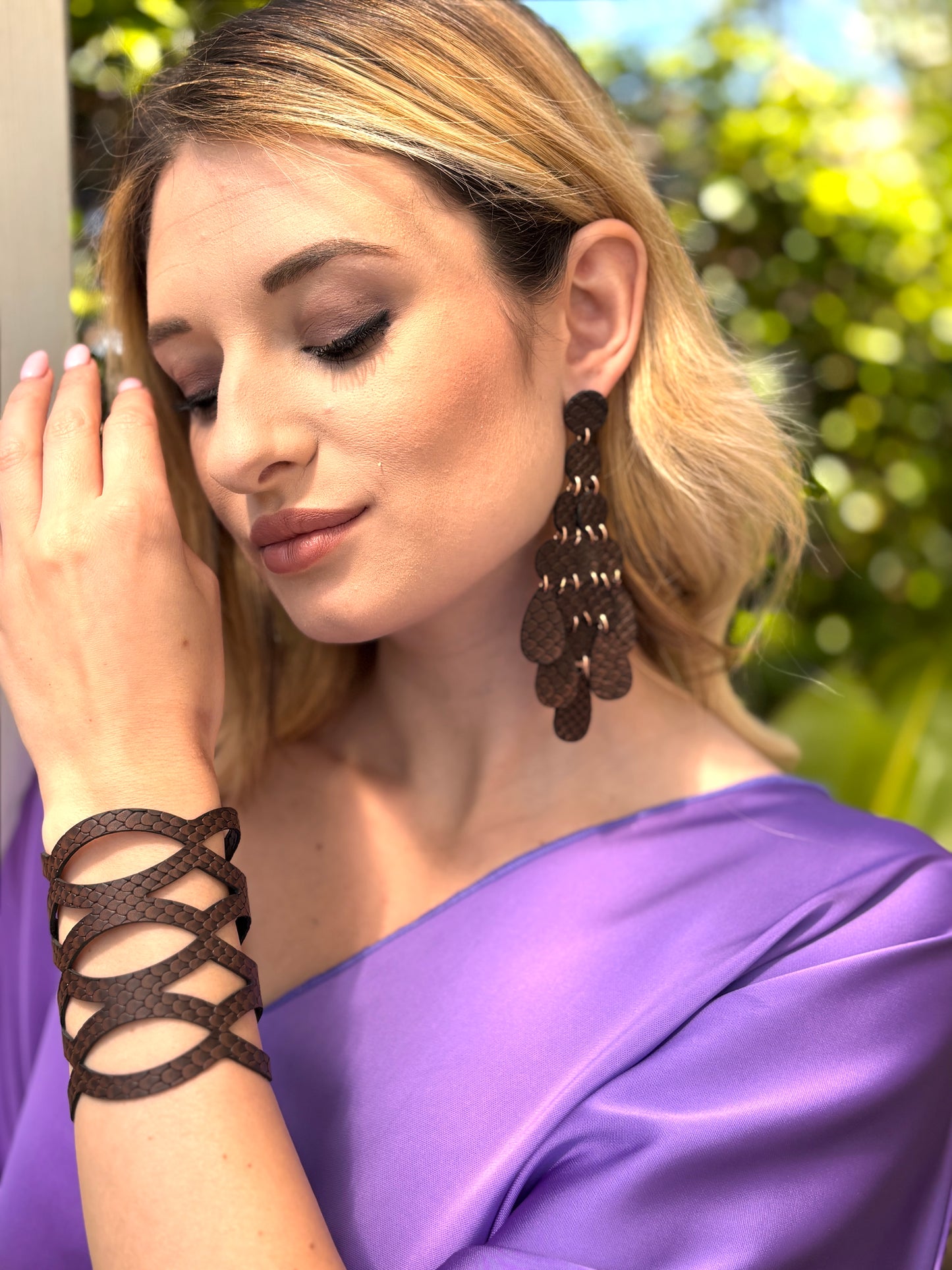 CHANDELIER EARRINGS - Wine