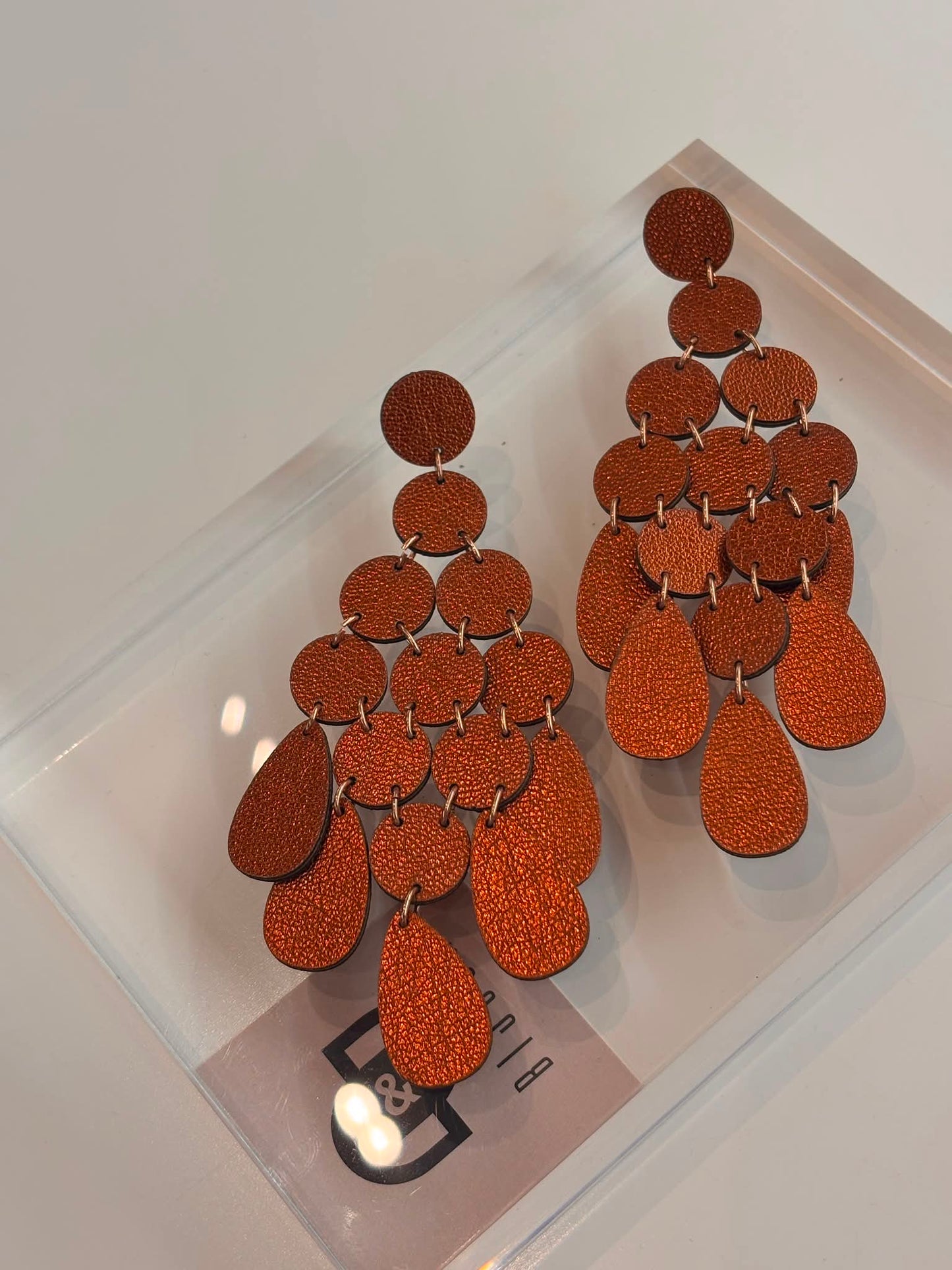 CHANDELIER EARRINGS - Wine
