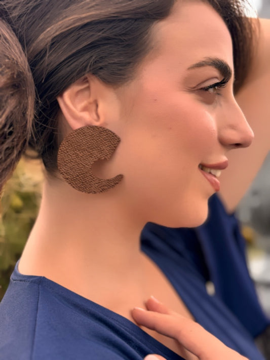 Orecchini VIRGOLA - Marrone Martellato